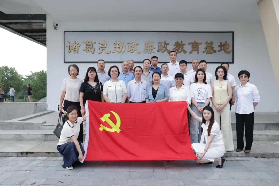 弘扬三大精神 锤炼过硬作风 激励担当作为——襄阳市侨联机关、市侨商会联合开展6月支部主题党日活动