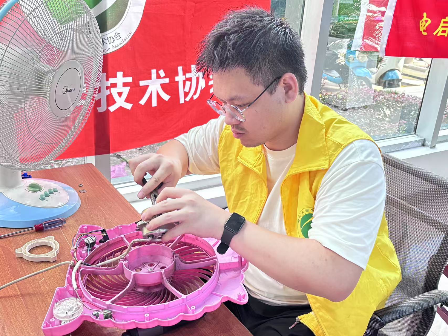 孝昌县侨联： 家电维修进社区 侨爱服务暖人心