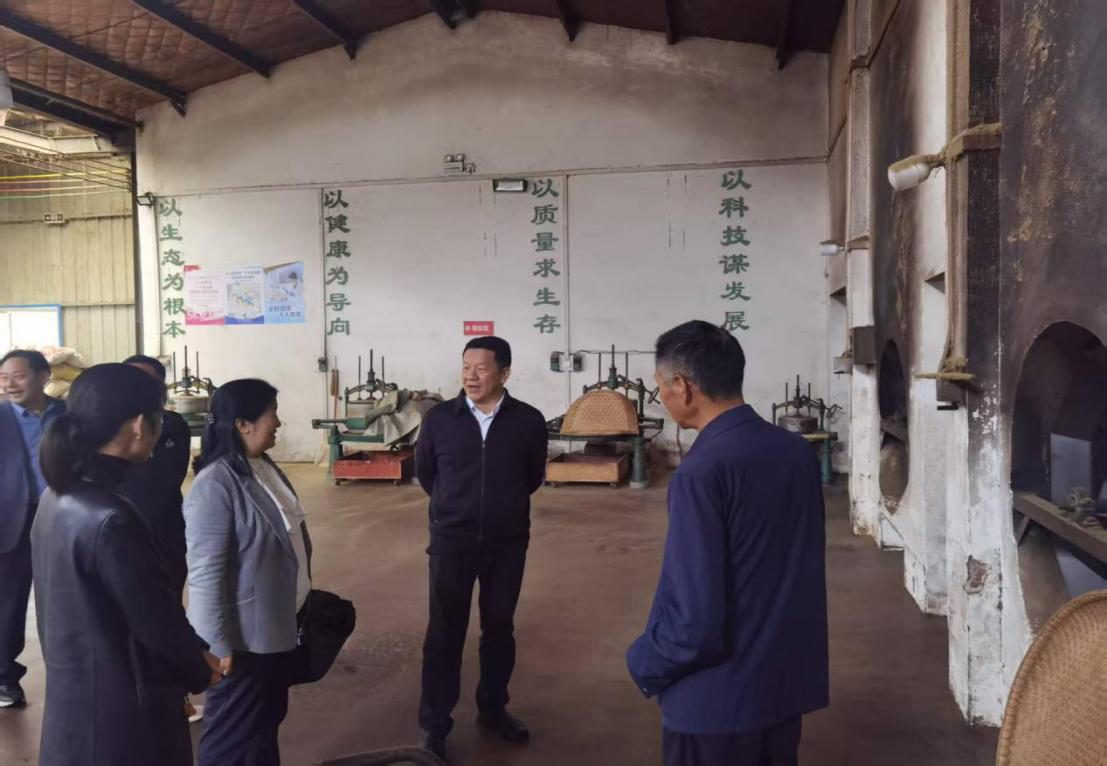 襄阳市侨联赴保康县开展“侨助千企万品出海”行动