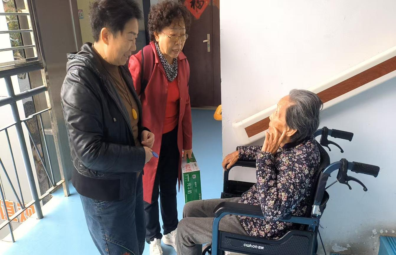 襄阳樊城区铁路社区侨联：情暖夕阳 侨爱同行