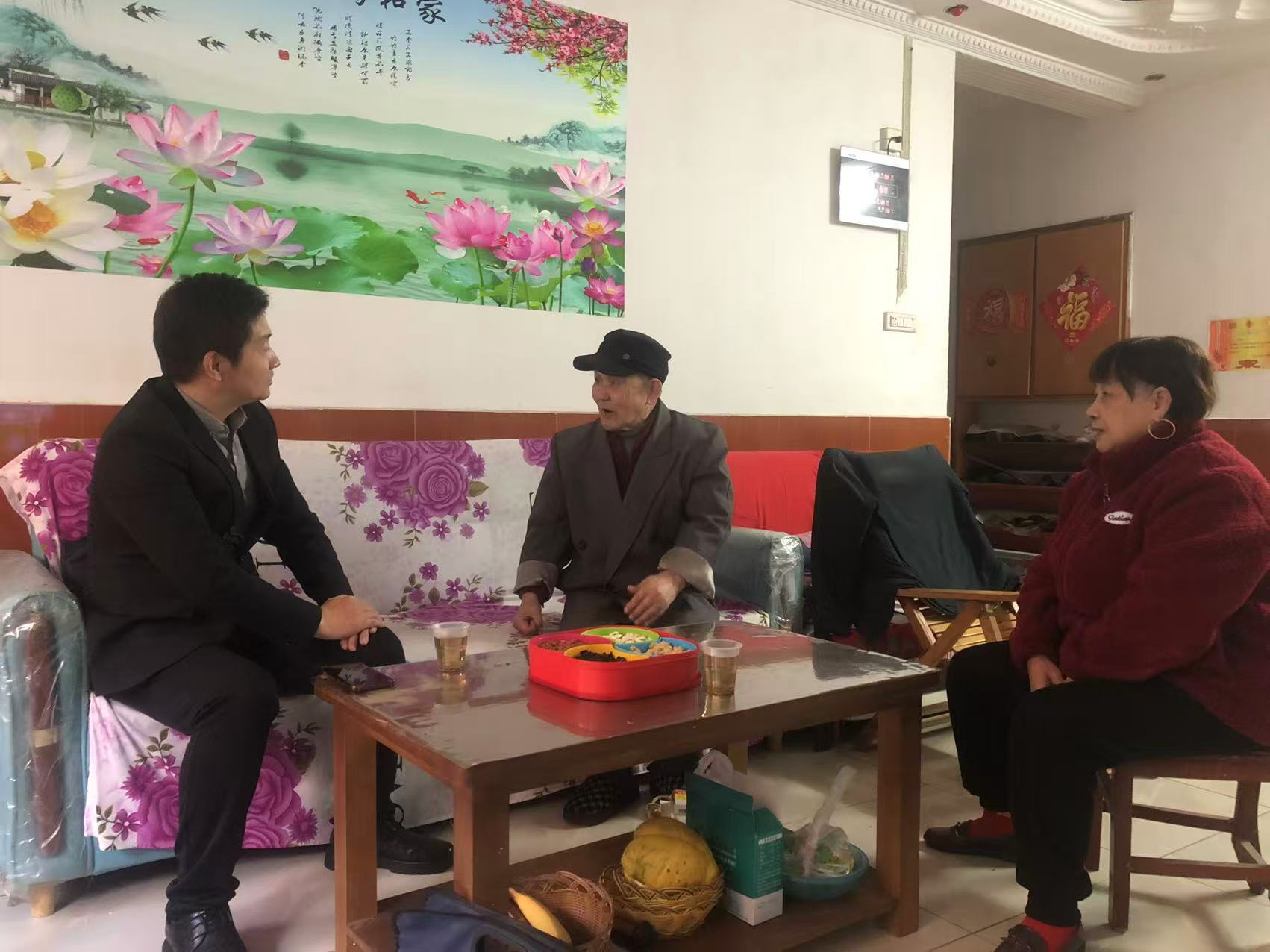 重阳走访 暖心聚力