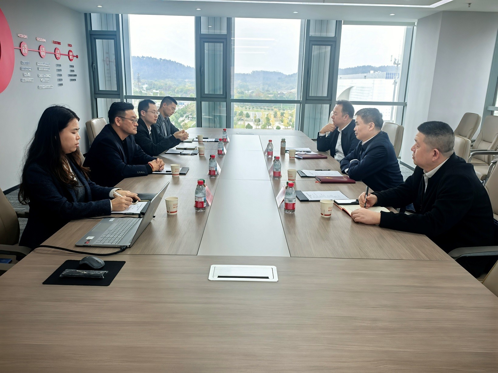 冯伟到东湖高新区侨企宣讲党的二十届四中全会精神并调研新侨创新创业工作