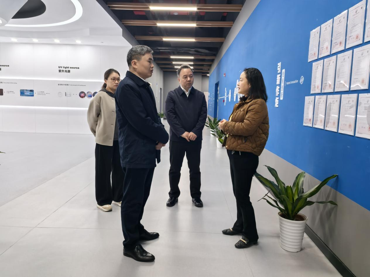 冯伟赴武汉东湖新技术开发区侨企调研