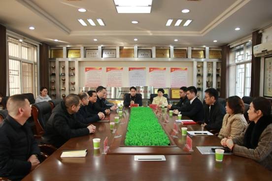 爱心助学  情暖校园——“澜之教育”基金会公益捐赠活动在荆州小学举行