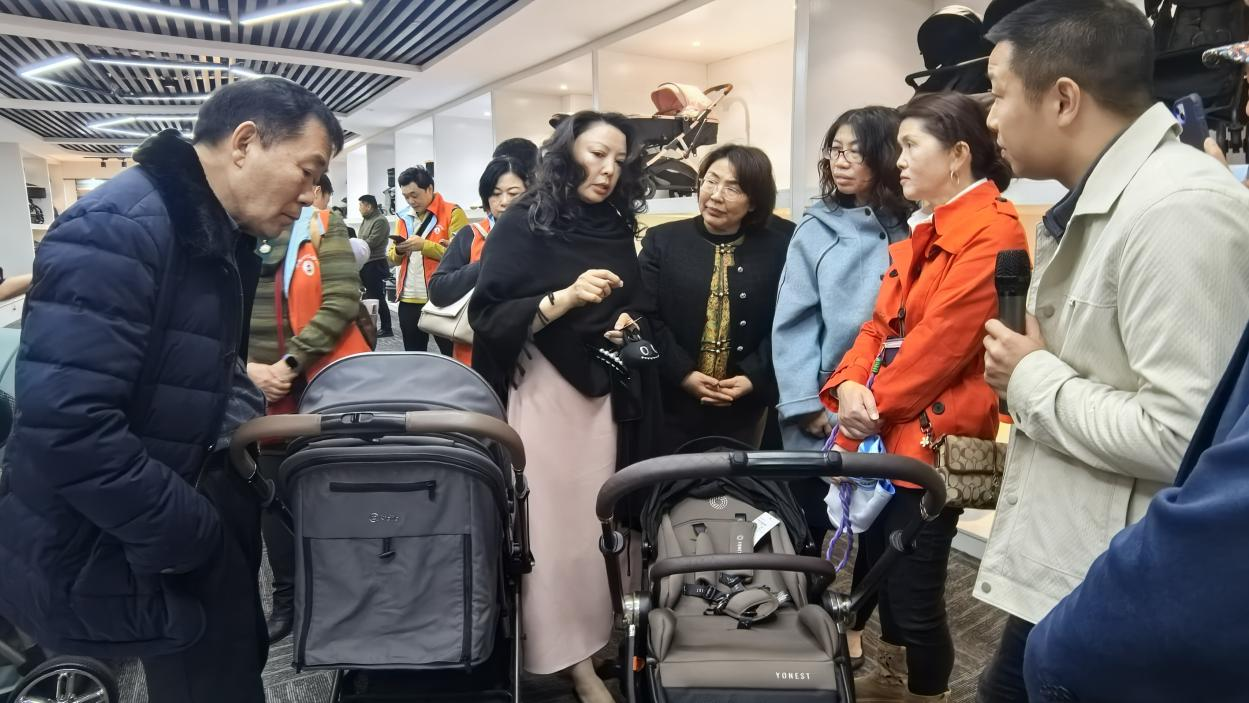 美国南加州湖北同乡会来孝考察