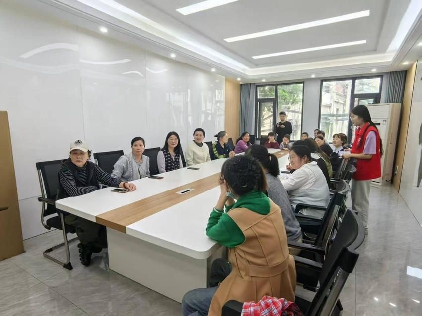 黄州区开展“侨见草本,情暖黄州”侨眷 中医药养生文化体验暨法制宣传教育月 活动