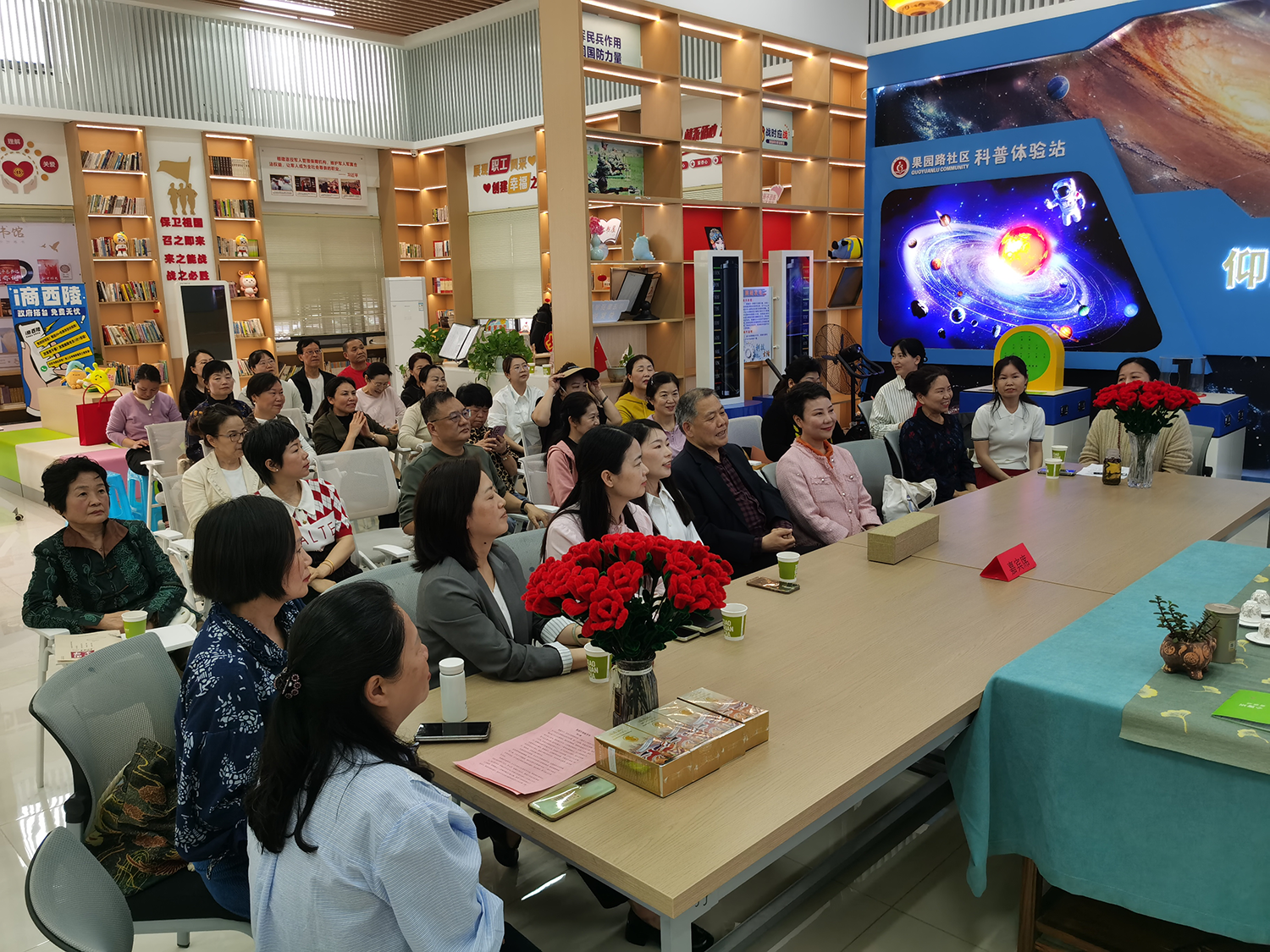 宜昌市西陵区果园路社区“侨胞之家”开展世界读书日女性阅读活动