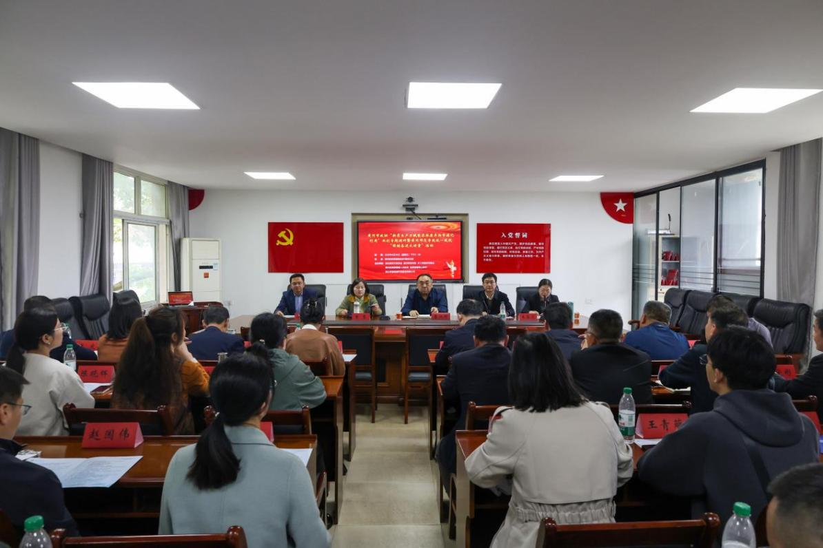 黄冈师范学院将“团结奋进大讲堂”搬到田间地头