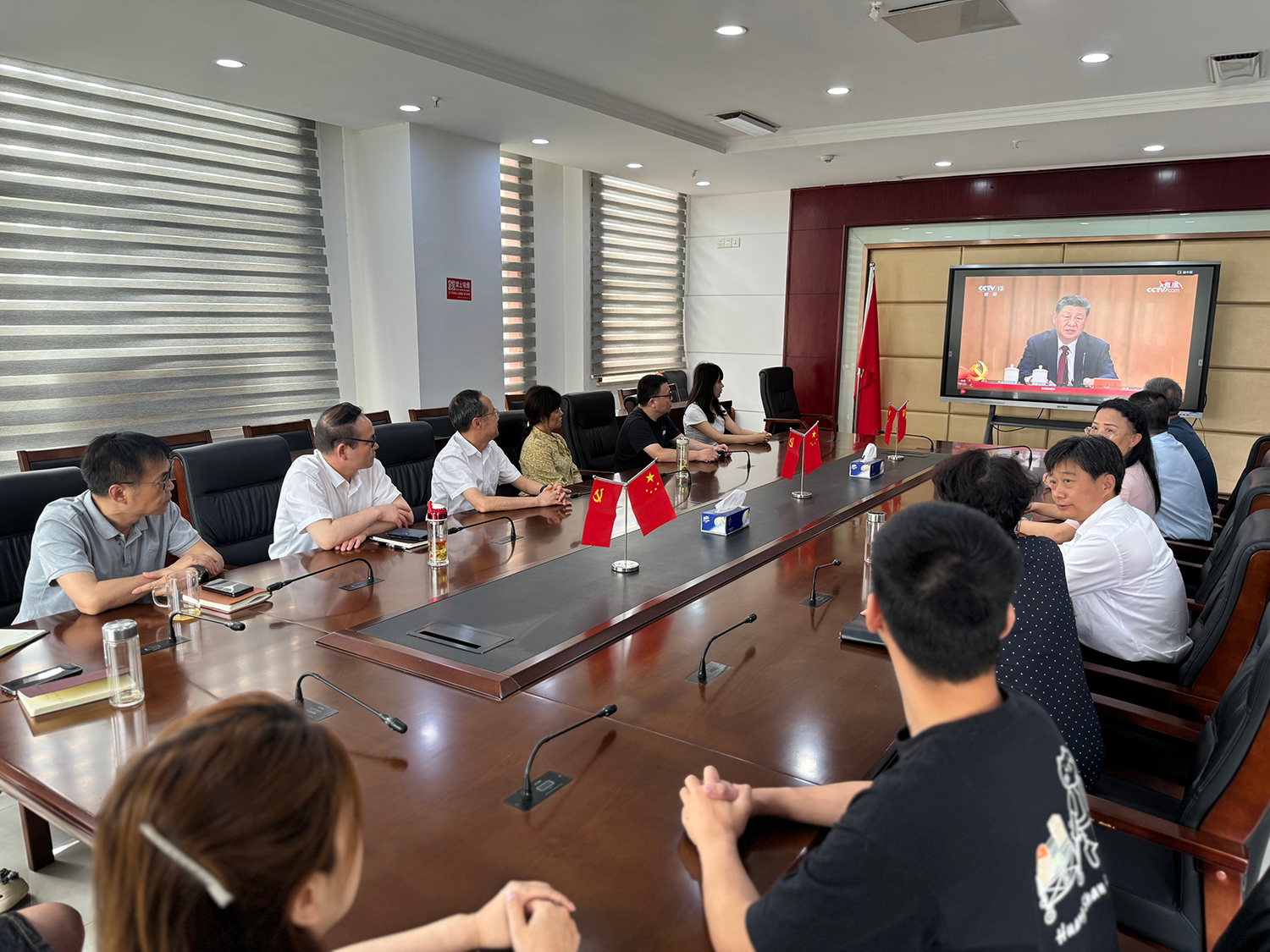 鄂州市侨联组织集中收看庆祝 中国共产党成立105周年大会