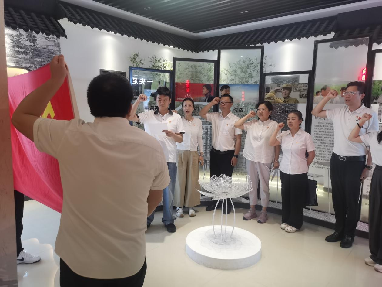荆州市市侨联、市红十字会联合开展“庆‘七一’永远跟党走 奋进新征程”主题党日活动