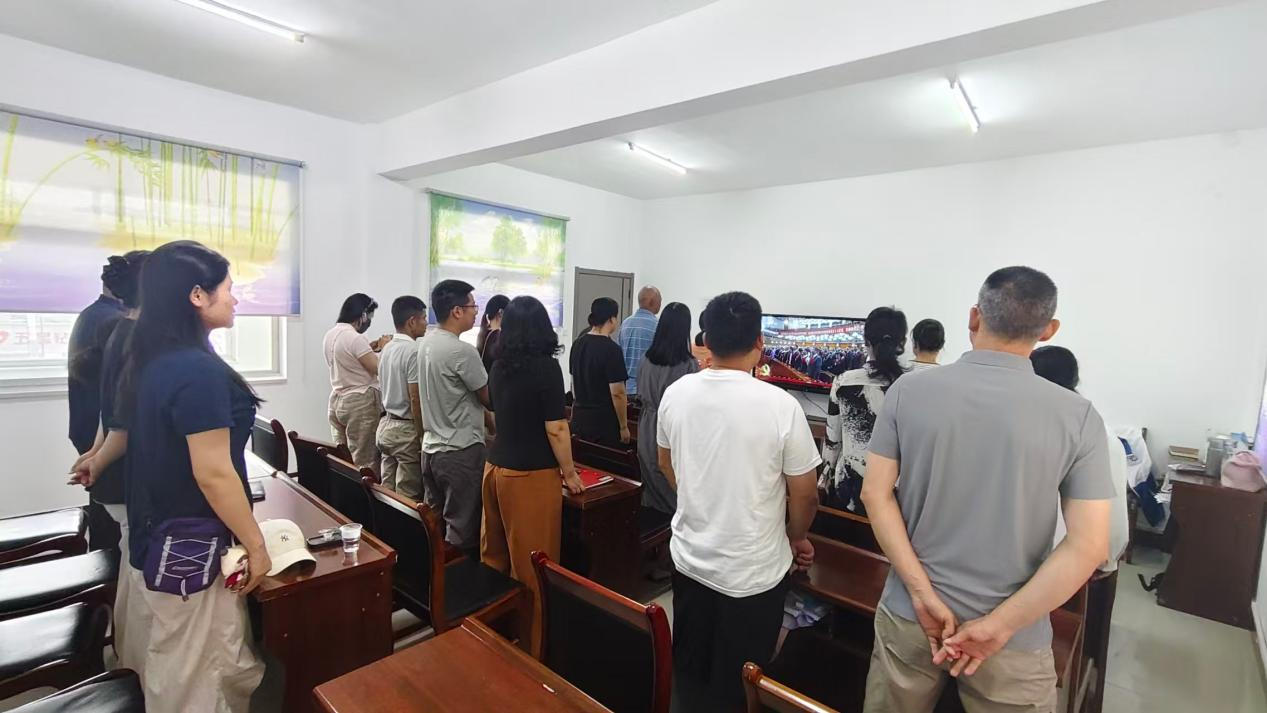 襄阳襄城侨心永向党 实干践初心 ——庞公街道建锦社区“侨胞之家”组织收看建党105周年纪念大会