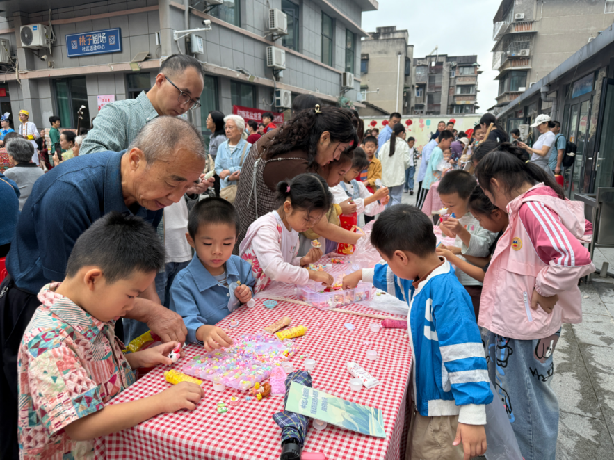 月满华诞 团结同心——宜昌市西陵区桃花岭社区“侨胞之家”搭起侨界邻里连心桥